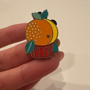 Walt Disney World 2025 Hidden Mickey Wave B Orange Bird Cupcake Pin